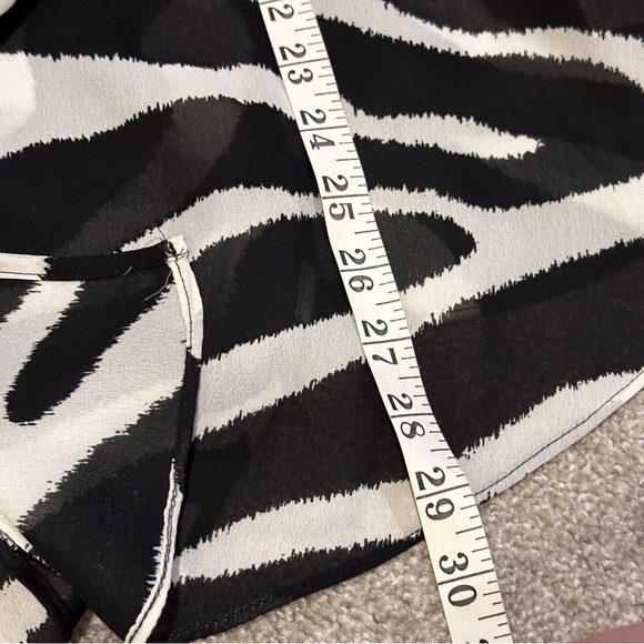 NWT Maya Brooke Women's Zebra Print Soft Duster Semi Sheer Shoulder Pads Size 10 - Picture 4 of 12